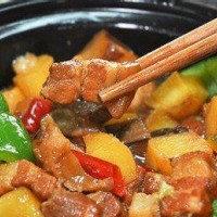 泰安黄焖鸡米饭加盟—开餐饮店解决技术烦忧
