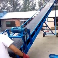 爬坡型麻包料运输机，平托辊行走式送料机