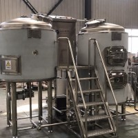 1吨小型精酿啤酒厂酿酒设备厂家,原浆啤酒设备厂家免费安装