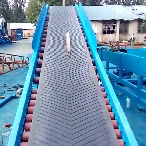 双排方管带底座皮带机运行_201582616127