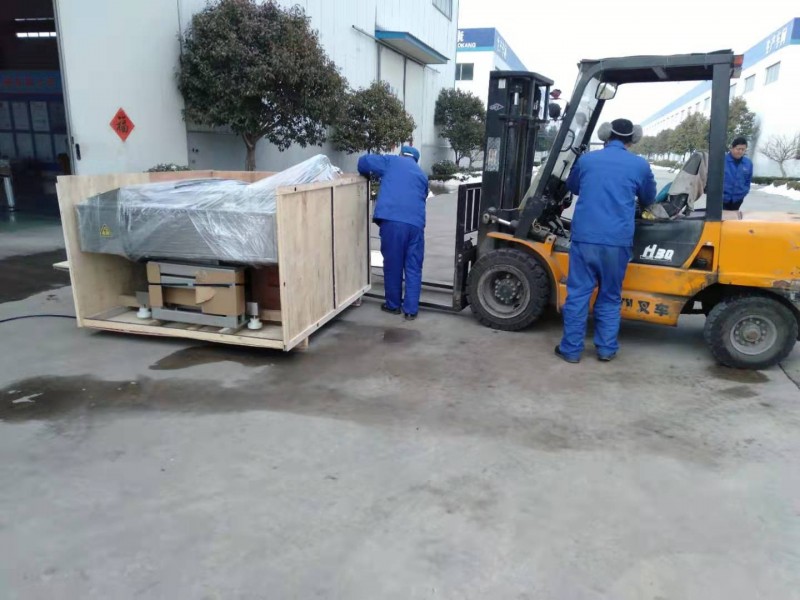 木箱打包叉车