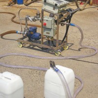 散油灌装计量设备  移动式化工液体自动装桶设备供应